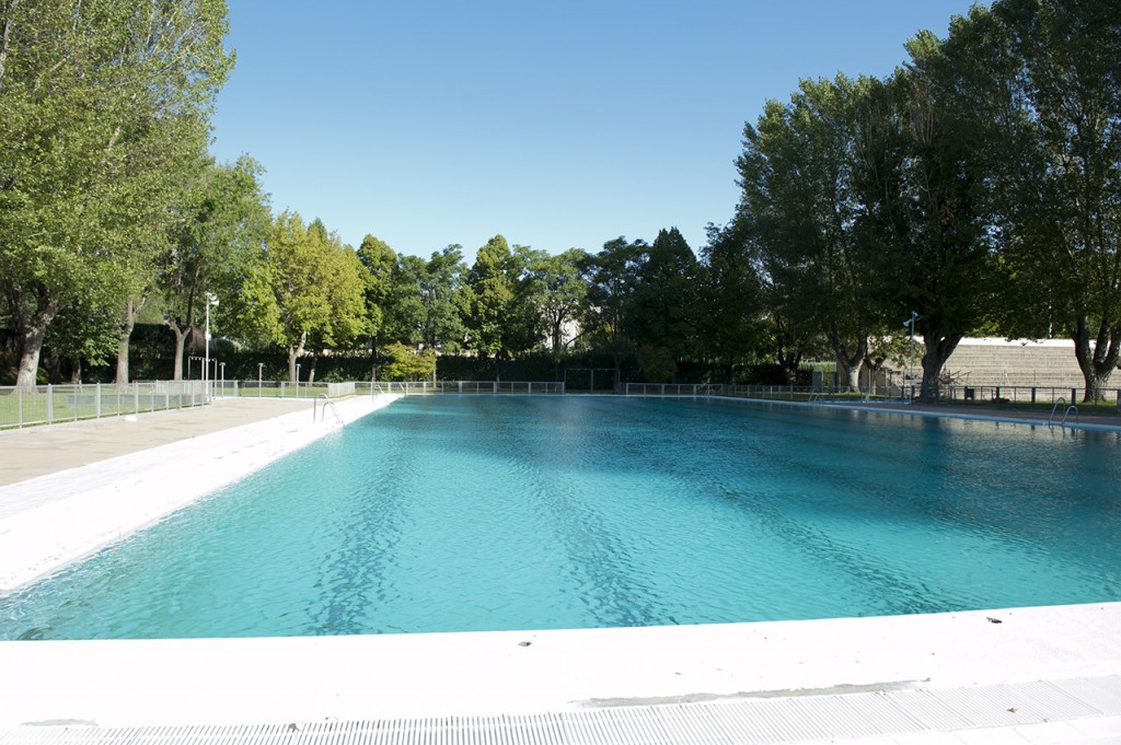 Summer pool by UCM